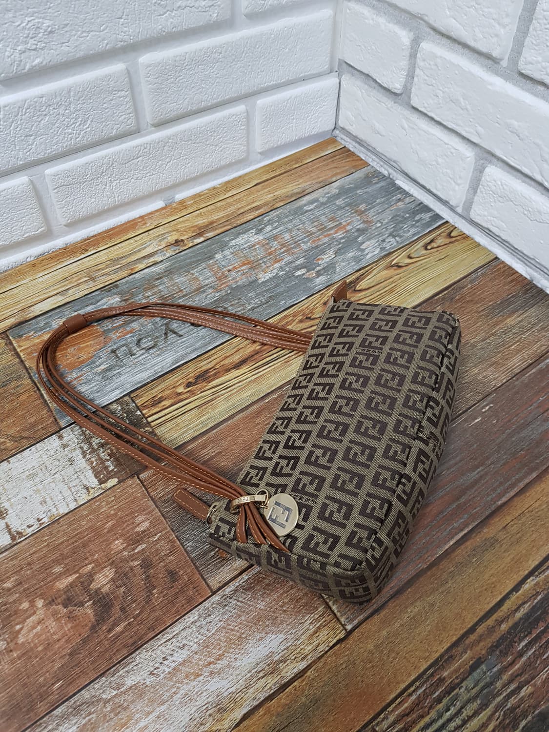 [정품] 펜디 주키노 금장 트리플스트랩 미니백 상품이미지2