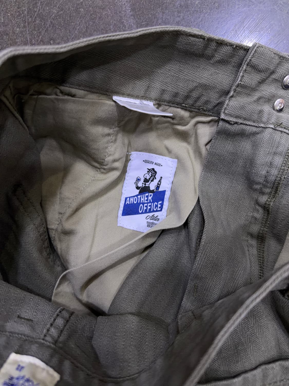 어나더오피스 해링본 핀턱 오피서 팬츠 올리브 1사이즈 상품이미지10