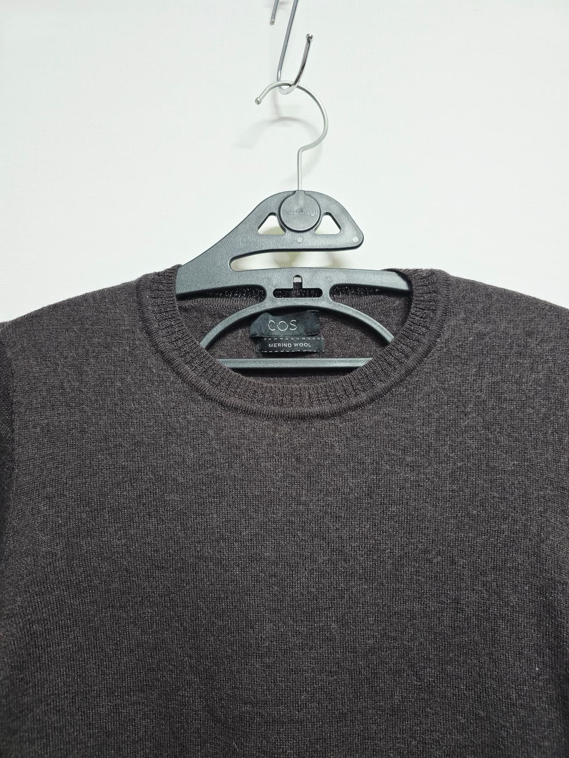 COS 브라운 라운드넥 메리노울 니트 스웨터 상품이미지2