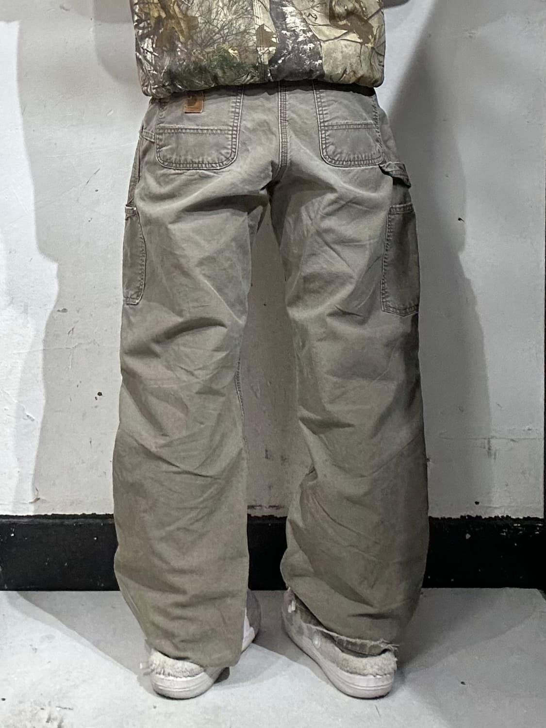 칼하트 b151 카키 와이드 카펜터 가죽탭 워크 팬츠 데님 바지 상품이미지3