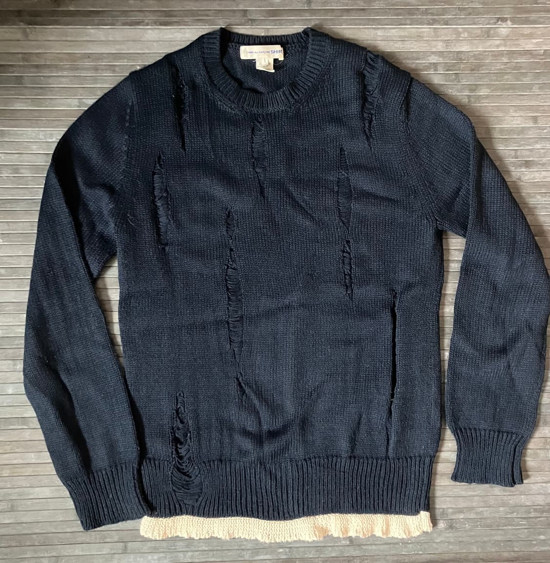 Distressed detail navy knit 상품이미지1