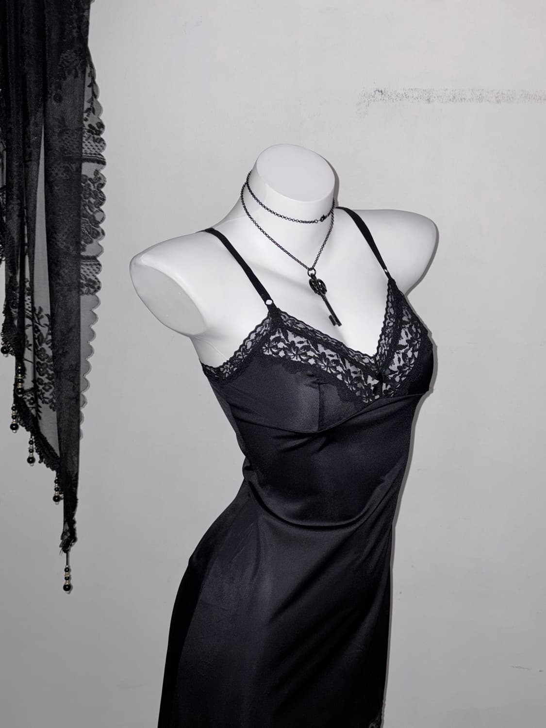 블랙 러플 원피스 연말모임룩 추천 🖤  상품이미지6