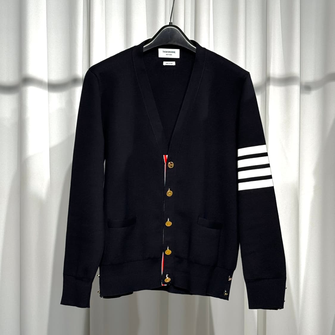 [새상품급/3] 25FW 톰브라운 밀라노 스티치 사선완장 가디건 골드  상품이미지1