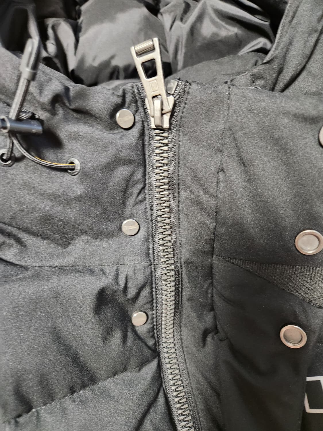 내셔널지오그래픽 새턴 구스 다운 점퍼 N194UDW390 사이즈xl

스 상품이미지3