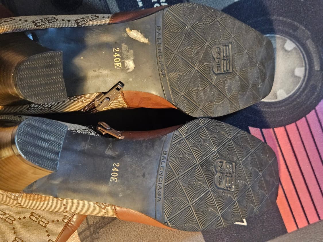 BALENCIAGA PARIS Monogram Short Boots 상품이미지8