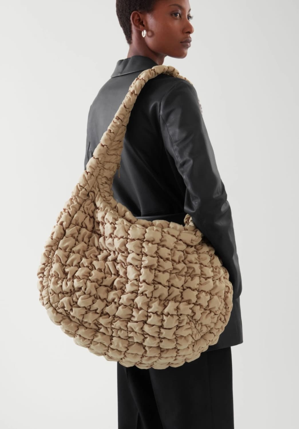 코스 오버사이즈 구름백 베이지 상품이미지1