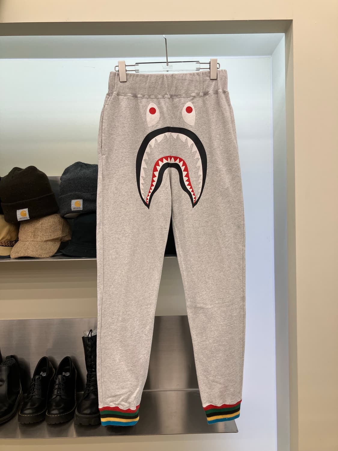 베이프 샤크 릴렉스 핏 조거팬츠 그레이 상품이미지1