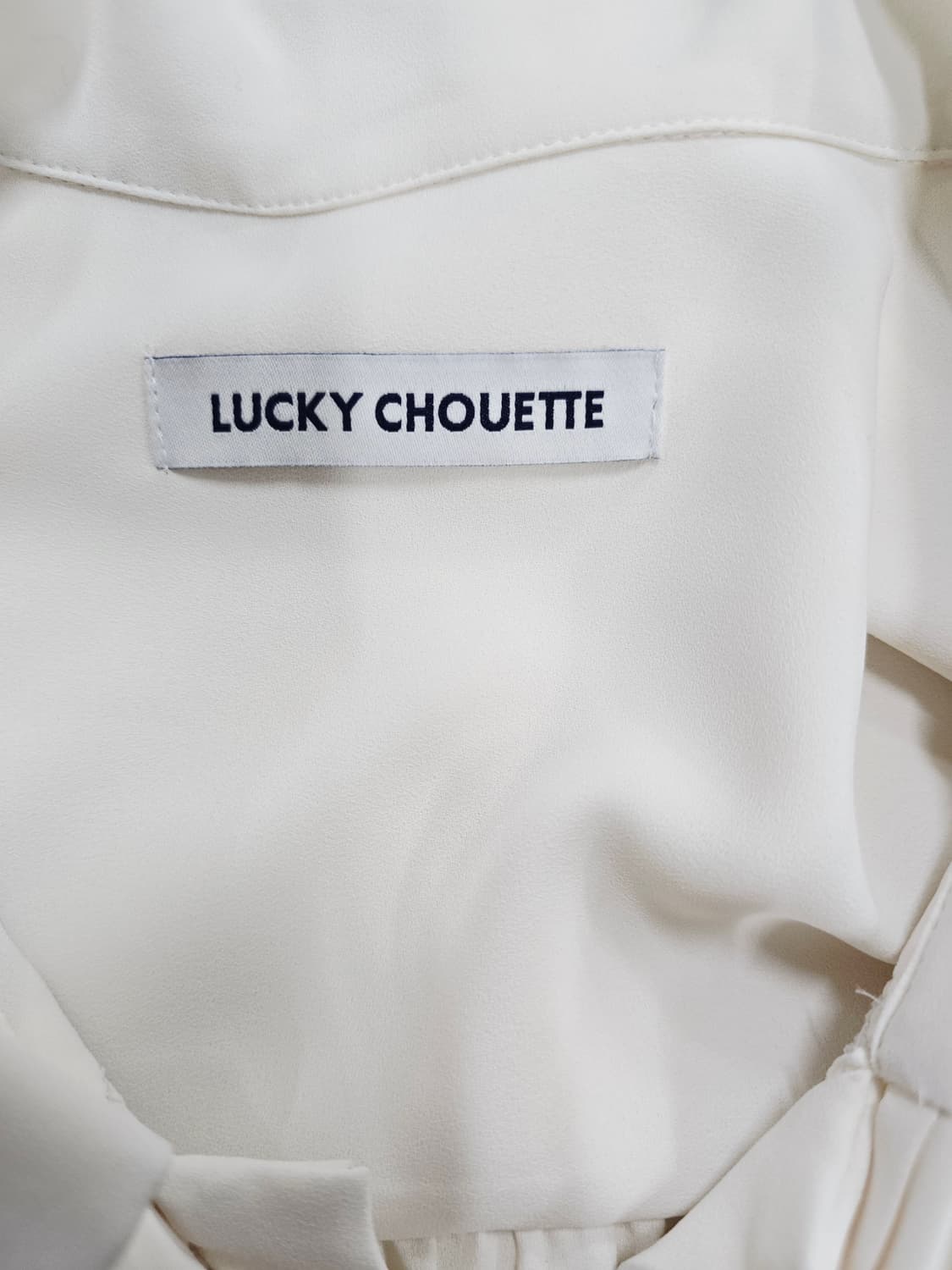 럭키슈에뜨 프릴 카라 아이보리 블라우스 상품이미지7