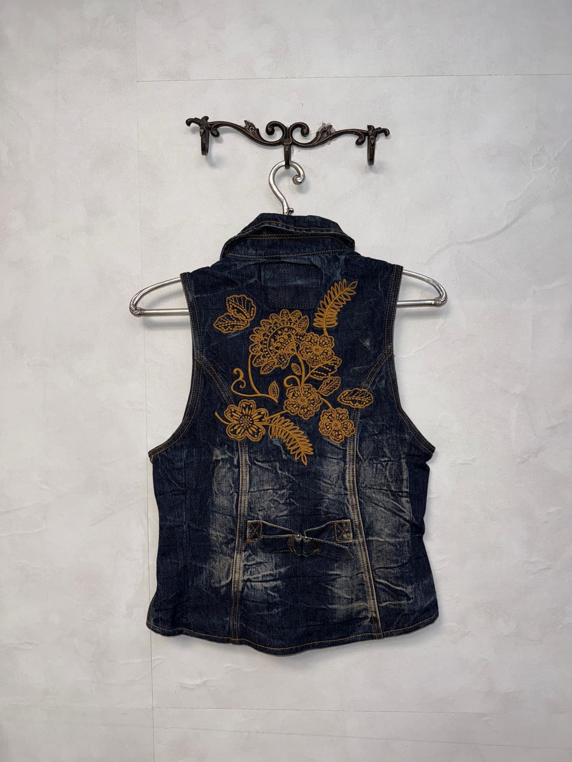 Washing denim floral embroidered vest 상품이미지3
