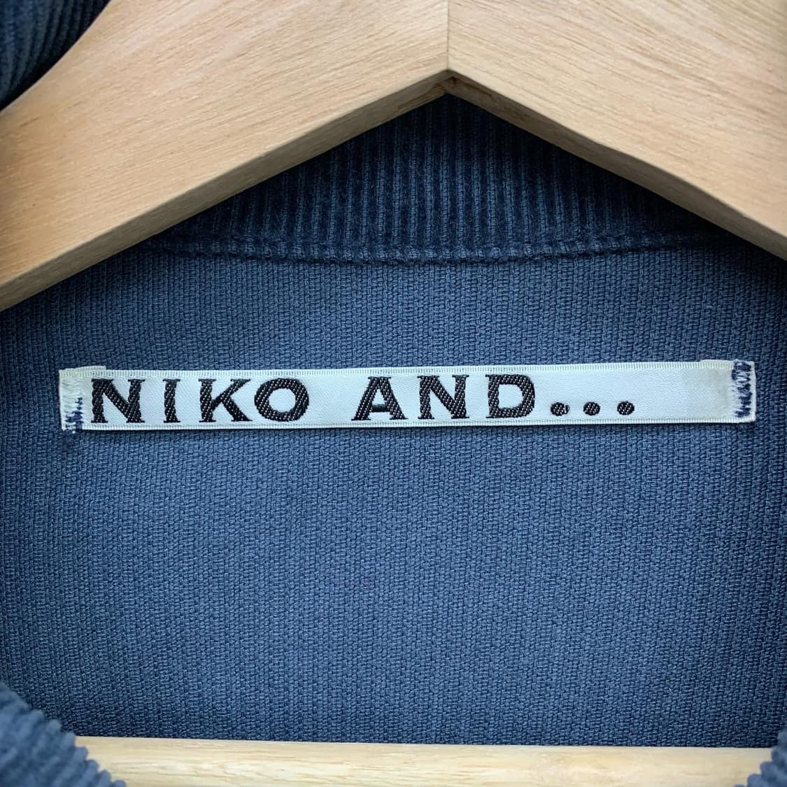 니코엔드 딥블루 절개 코듀로이 트러커 자켓 상품이미지6