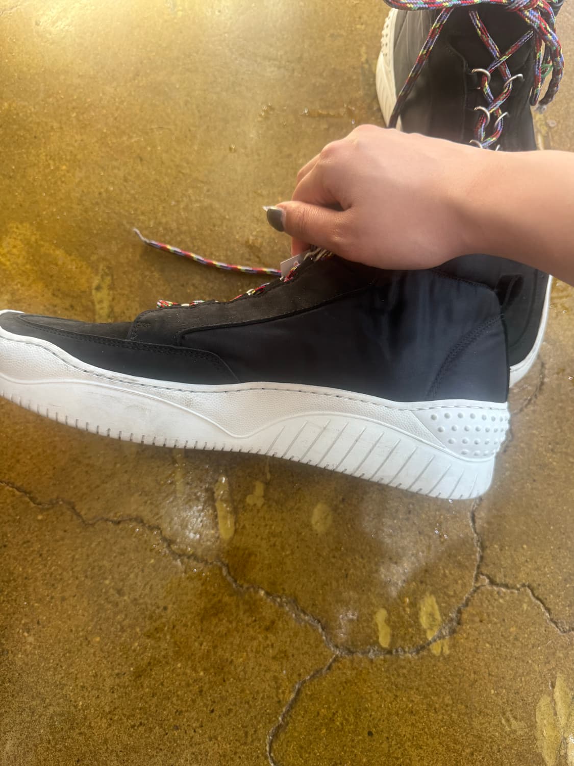 MSGM 블랙 하이탑 스니커즈 + 컬러풀 운동화끈 상품이미지4