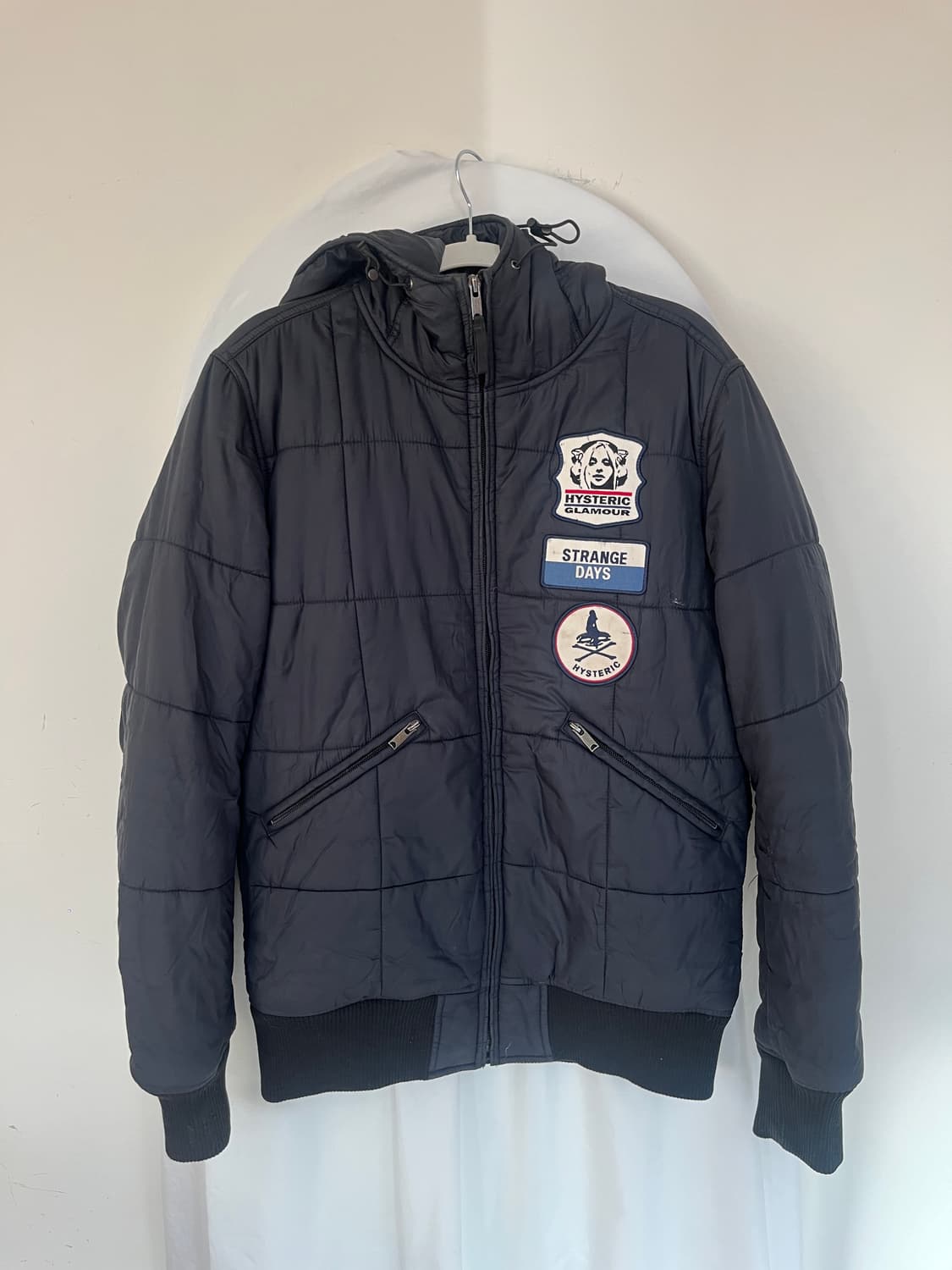 히스테릭 글래머 와펜 로고 패치 패딩 다운 점퍼 상품이미지2