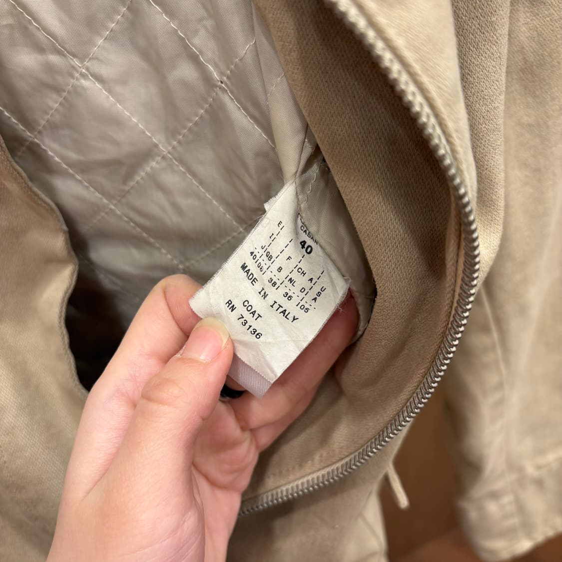 막스앤코 코튼 트러커 자켓 플랩 포켓 버튼 벨트 안감 퀄팅 디테일 베이지 상품이미지7