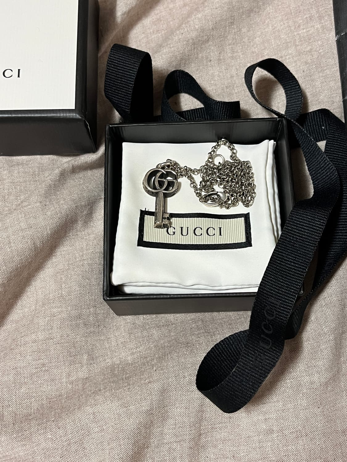 구찌 실버 열쇠 목걸이 상품이미지1