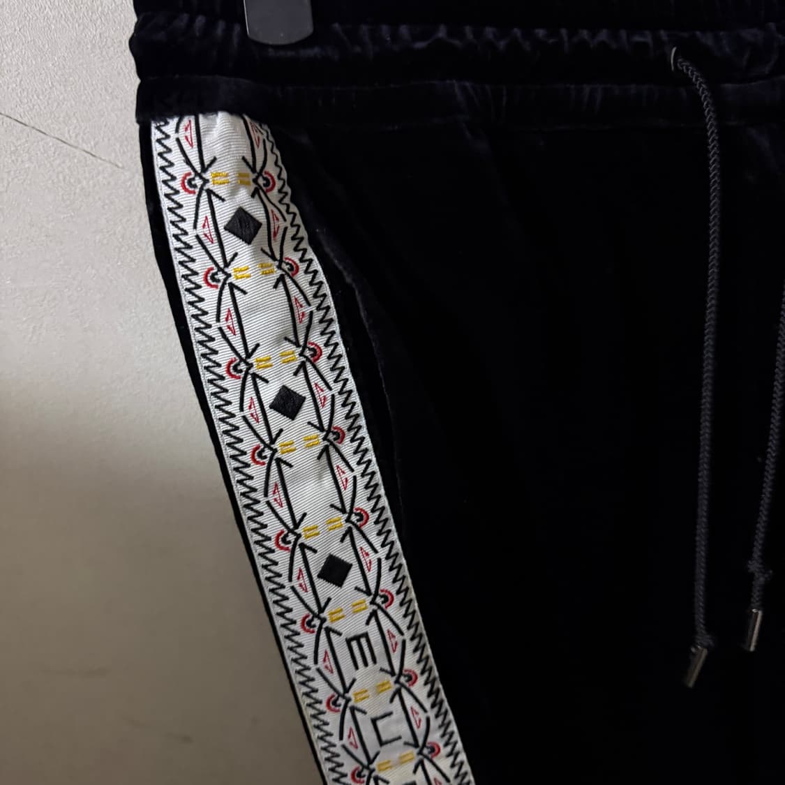 엠씨엠 MCM 남성 벨벳 트레이닝 팬츠 하의 M (남성 33-34정도) 상품이미지5