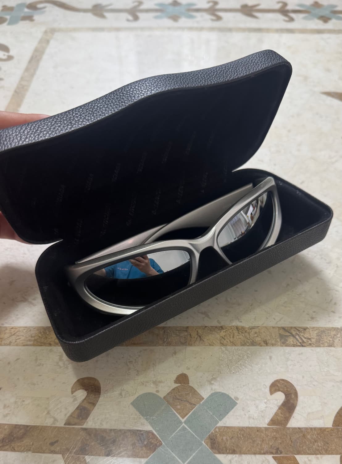 발렌시아가 스위프트 오발 선글라스 실버 상품이미지3