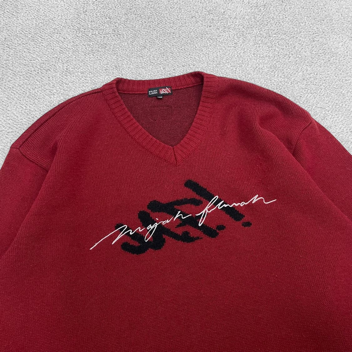 마자플라바 올드스쿨 빅 로고 브이넥 니트 버건디 상품이미지2
