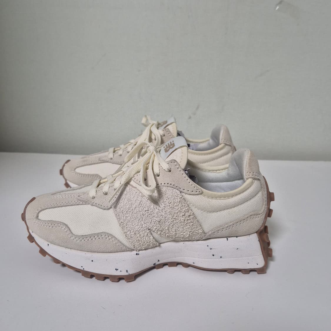 뉴발란스 327 아이보리 운동화220 상품이미지1