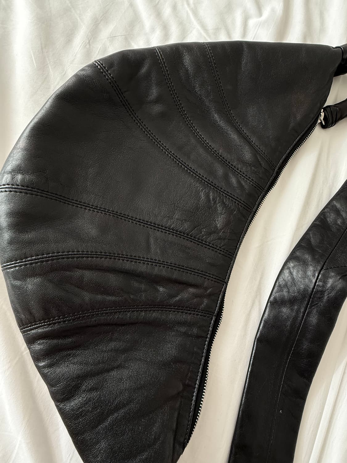 르메르 범백 미디움 소프트나파레더 블랙 상품이미지3