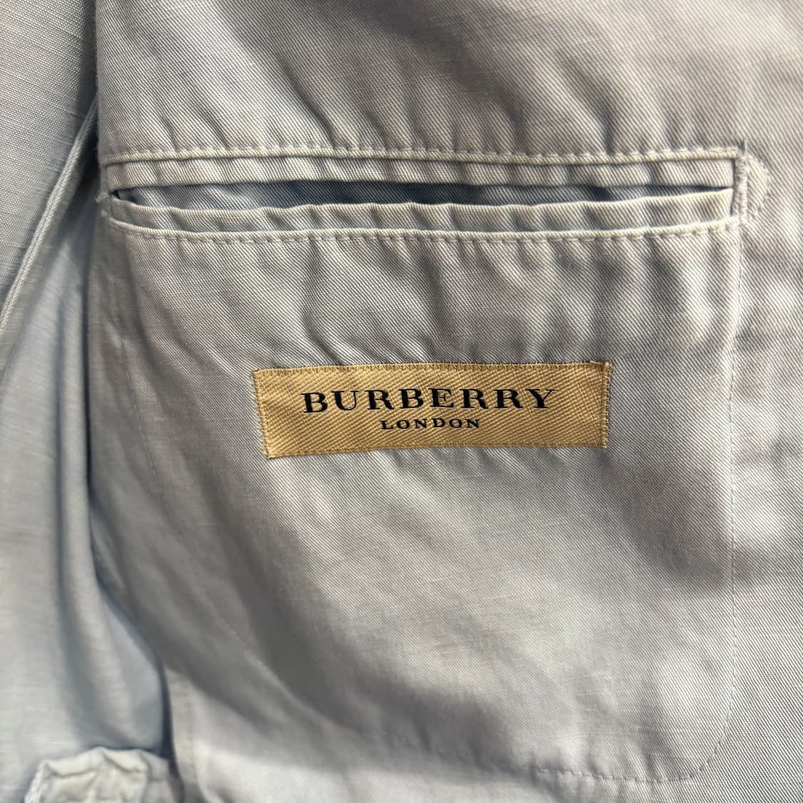 버버리 런던 싱글 자켓 무지 디테일 레귤러핏 라이트 블루 상품이미지6