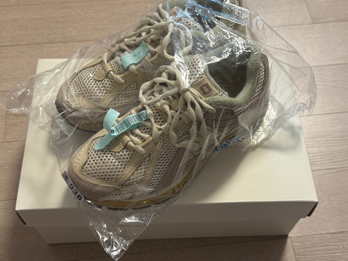 뉴발란스 x 오라리 1906R 본 화이트 235 상품이미지1