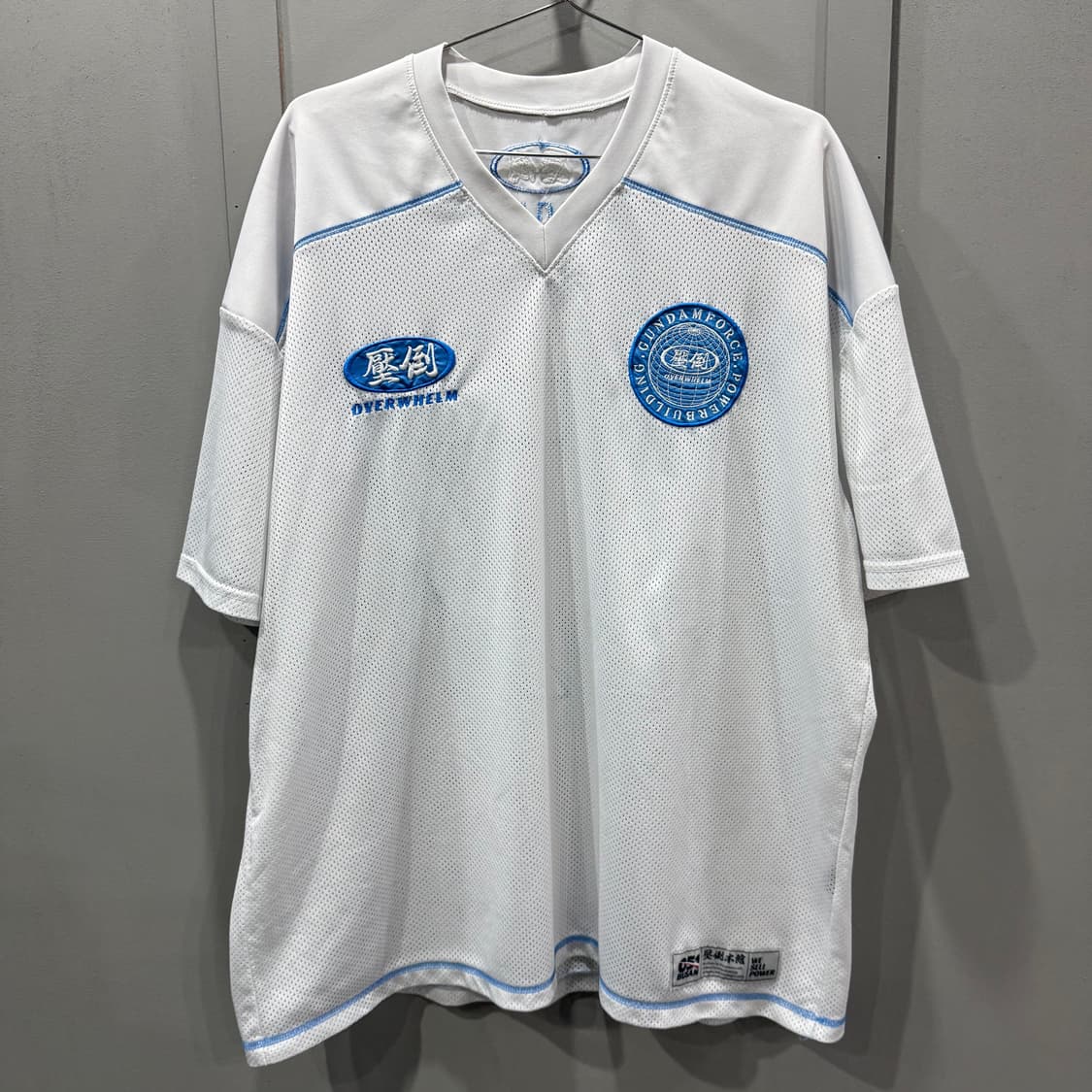 M 압도 오버헬름 건담포스 브이넥 반팔 티셔츠 화이트 블루 상품이미지2
