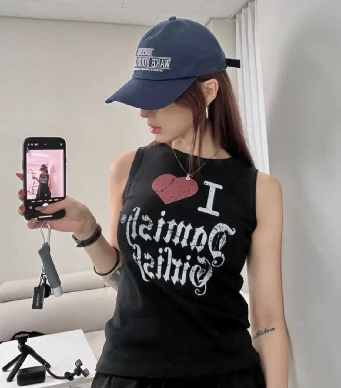 다미쉬 걸리쉬 크랙 하트 탱크탑 민소매 나시 블랙  상품이미지1