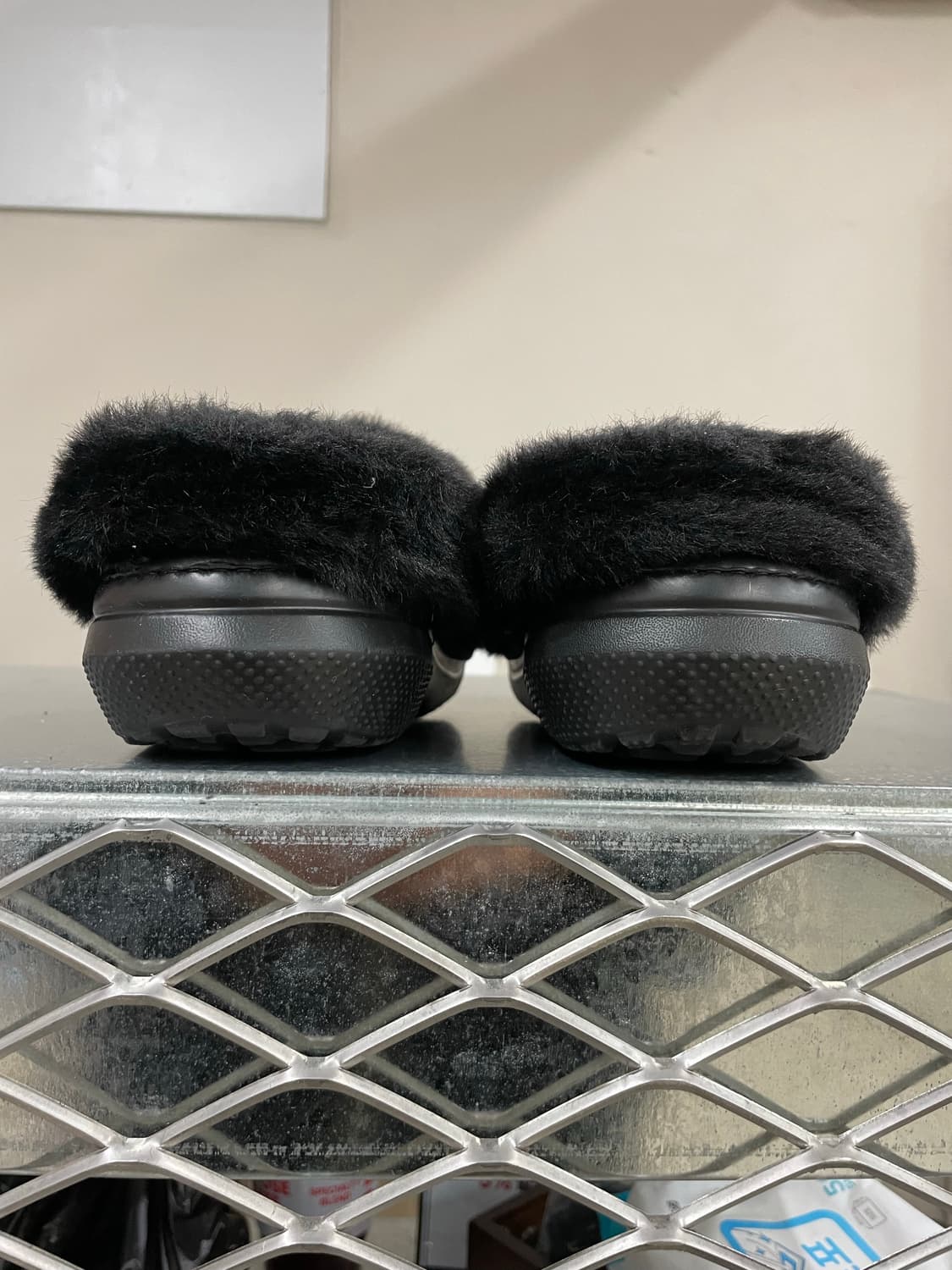 크록스 클래식 퍼 슈어 클로그 블랙 W7  상품이미지3