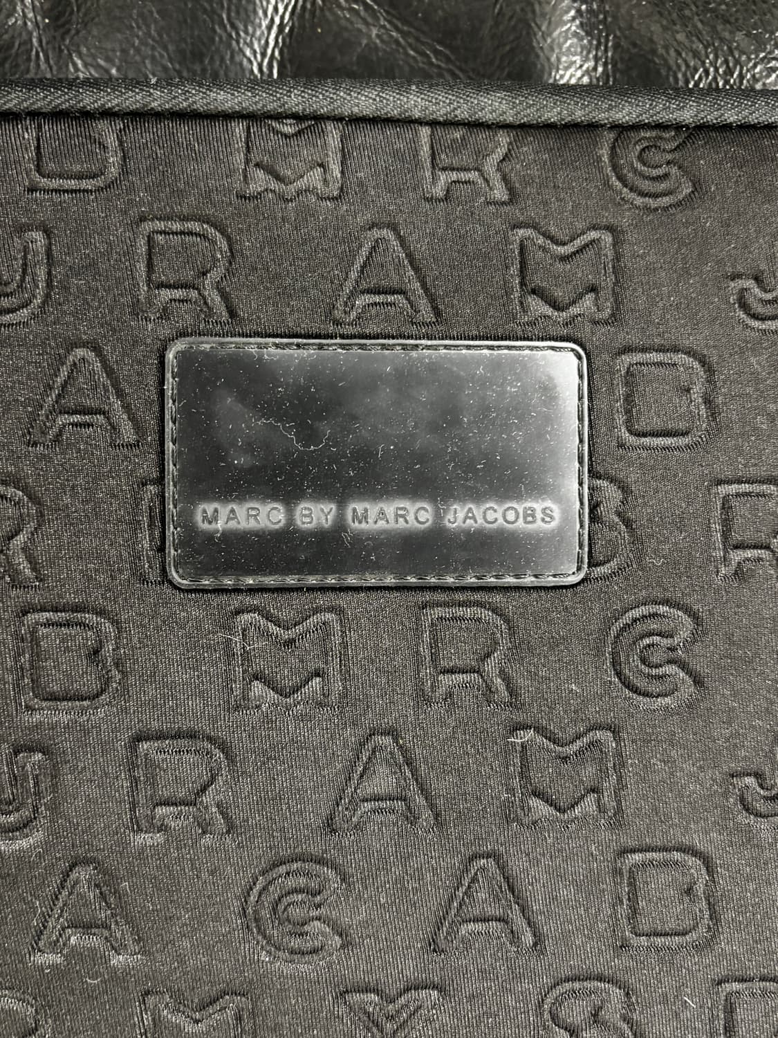 마크제이콥스 블랙 로고 노트북 파우치 상품이미지3