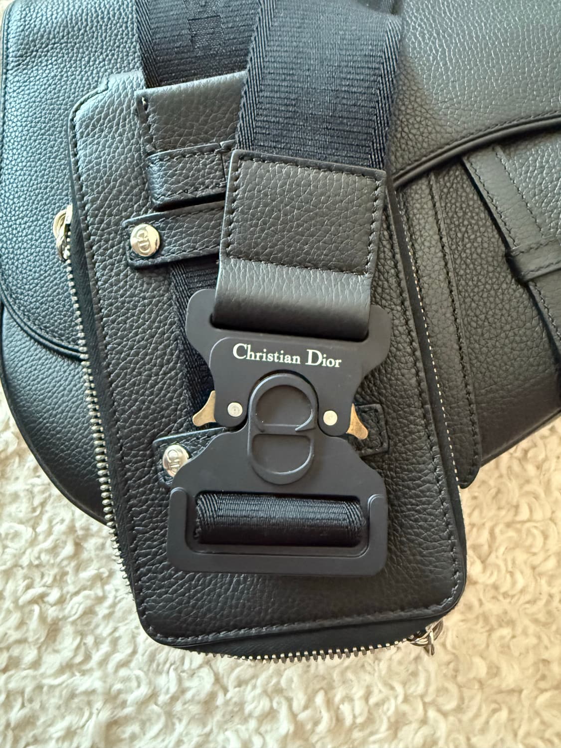 디올 옴므 새들백 맥시 사이즈 상품이미지3