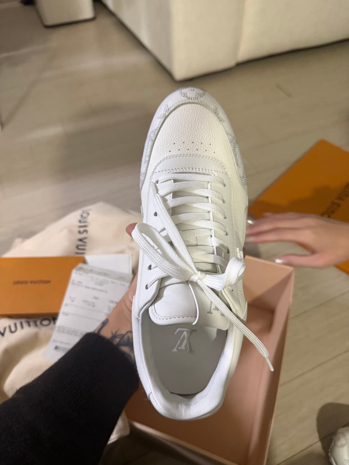 루이비통 런 어웨이 스니커즈  상품이미지7