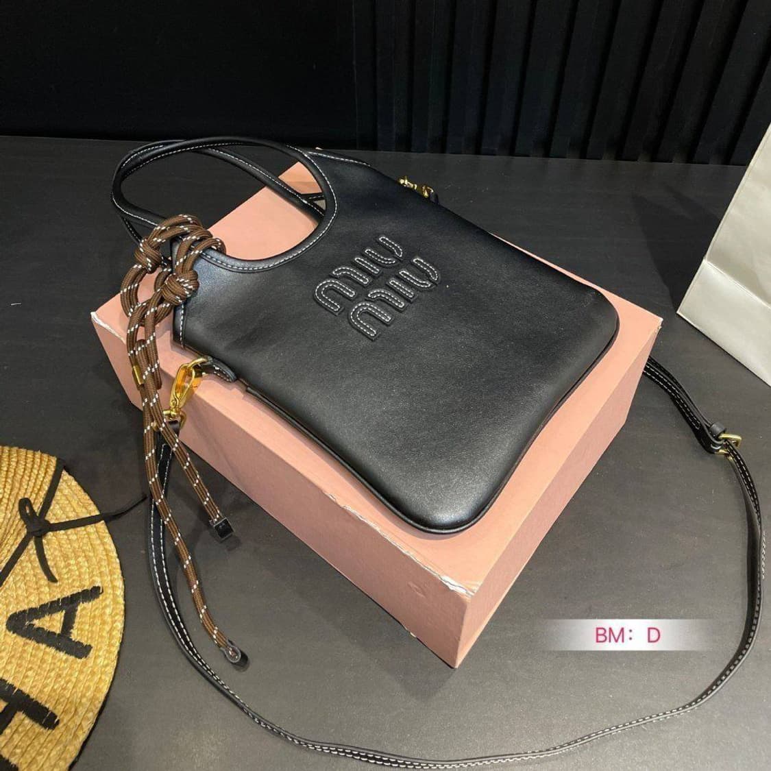 미우미우(Miu Miu) 아이비 가죽 핸드백 상품이미지7