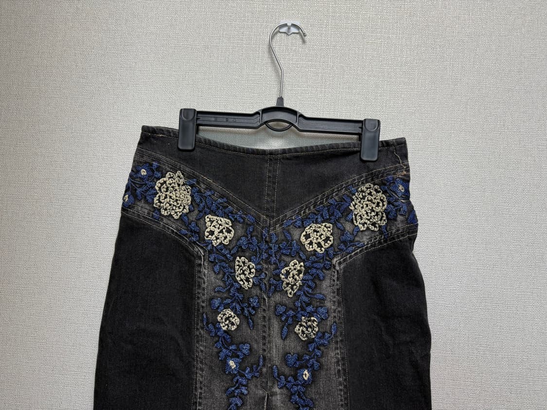 새상품 / 자수 데님 스커트 상품이미지4