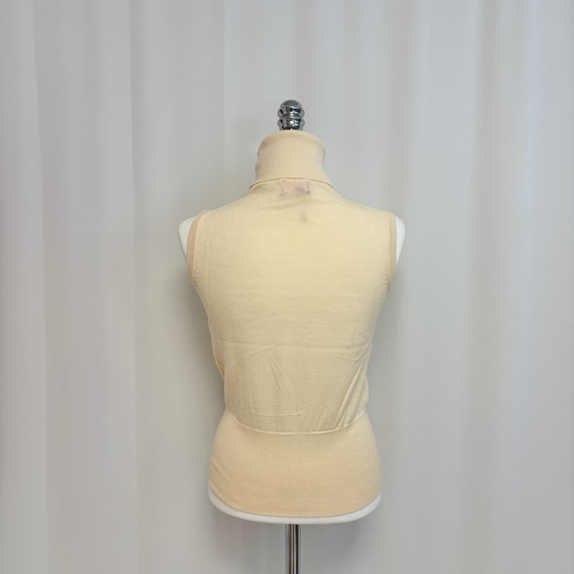 비비안웨스트우드 하이넥 베스트 니트 아이보리 상품이미지6