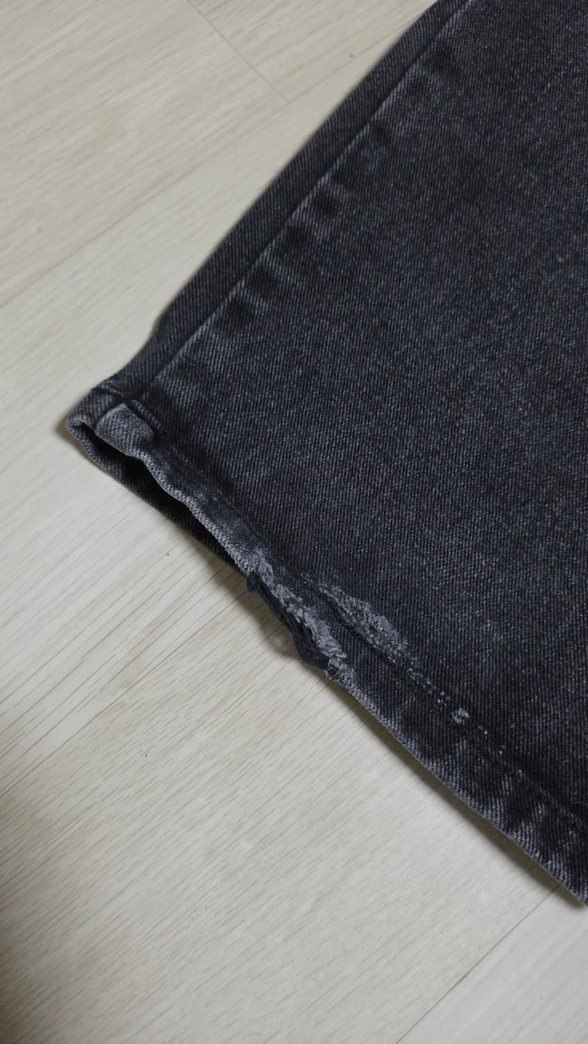 (착샷) 노매뉴얼 심볼 패치드 데님 팬츠 상품이미지9