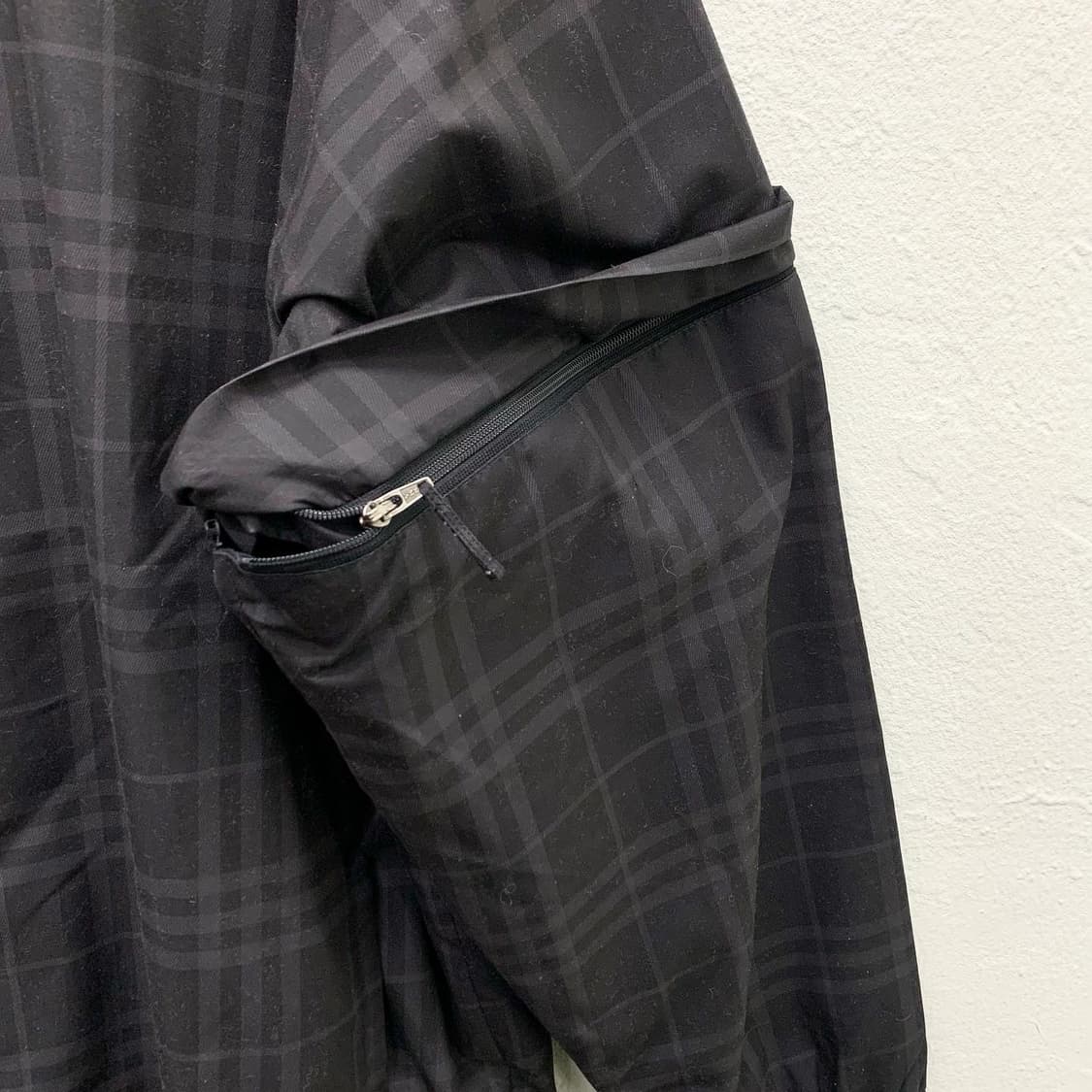 버버리 블랙 노바체크 폴리 아노락자켓 상품이미지5