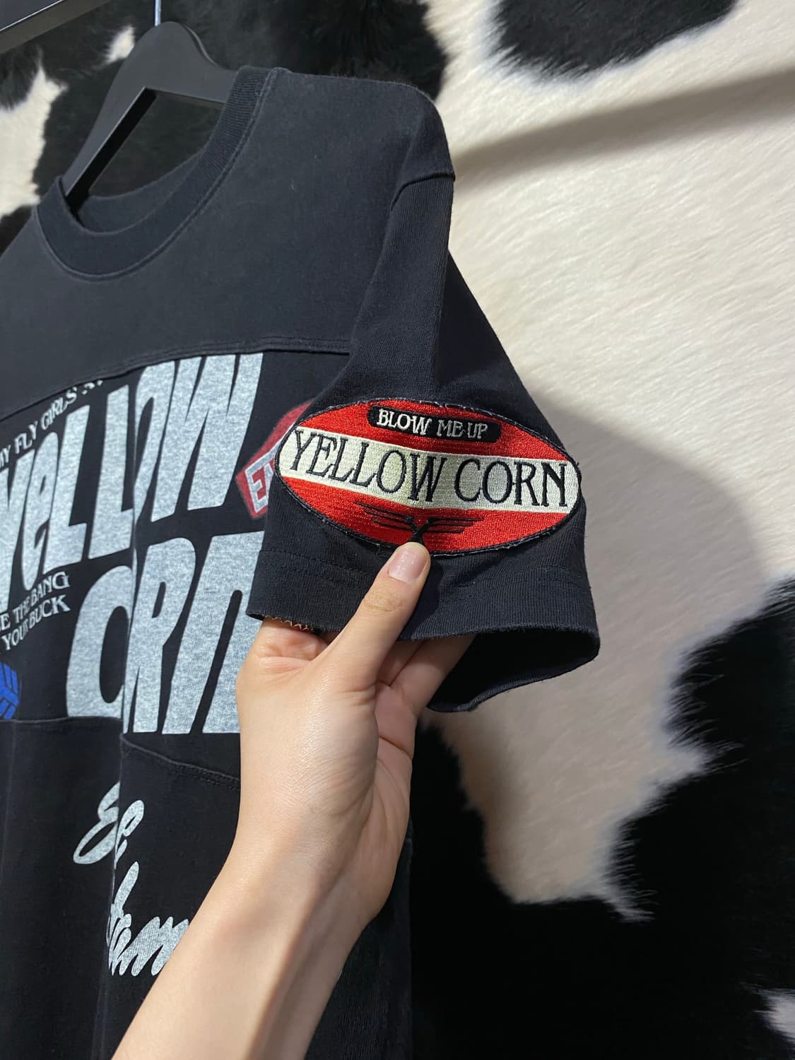 Yellow corn 스포티 패치 로고 디테일 반팔 티셔츠 상품이미지5