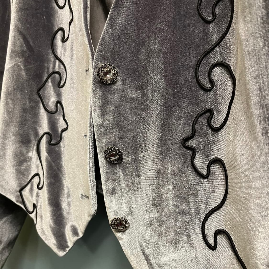 VELVET EMBROIDERED JACKET 상품이미지3