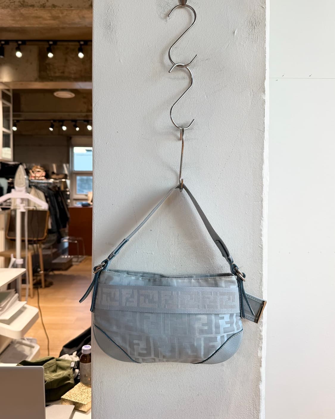 펜디 블루 집 코드 숄더백  상품이미지2