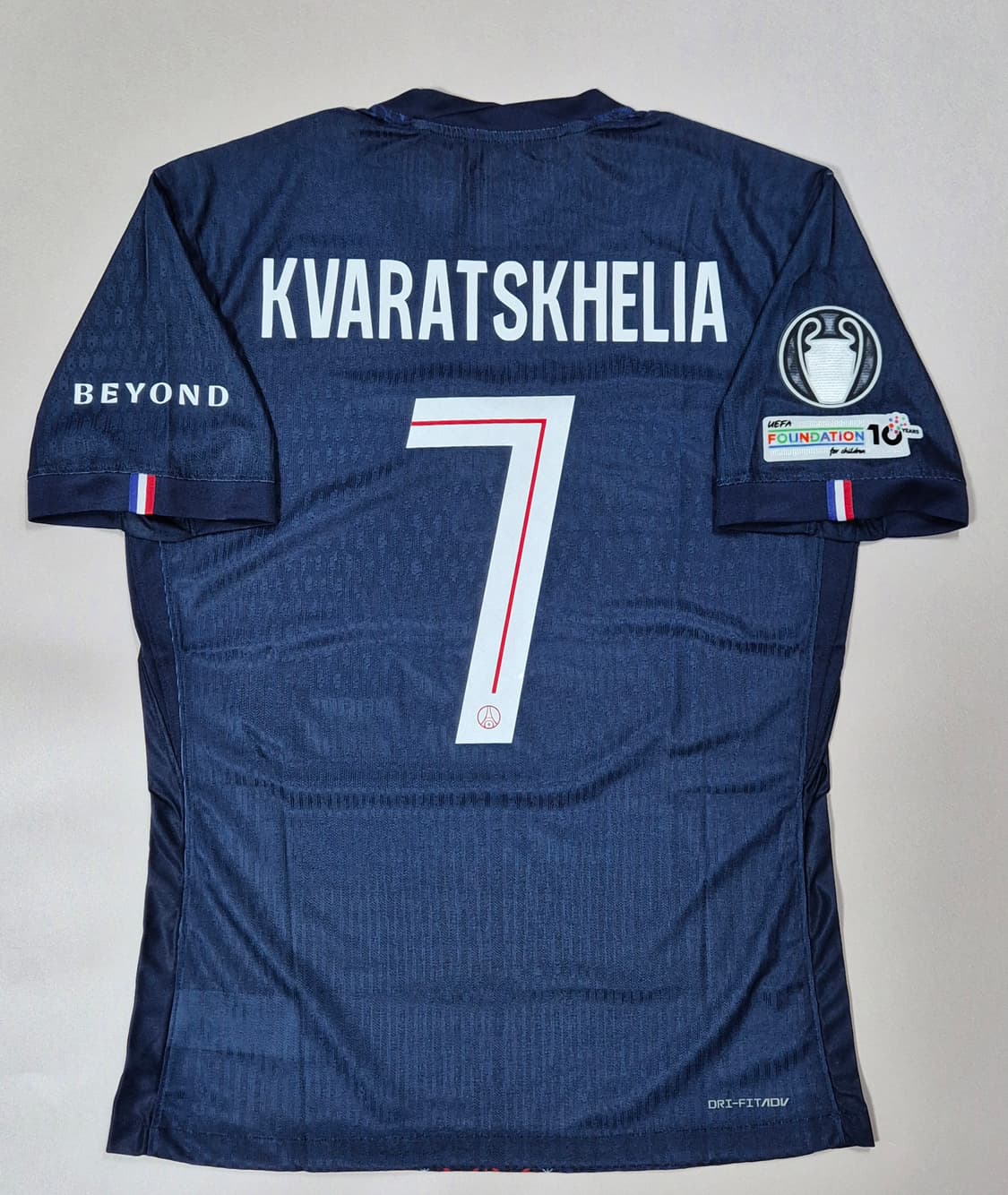 25-26 PSG 파리 홈킷 흐비차 유니폼 XL 상품이미지1