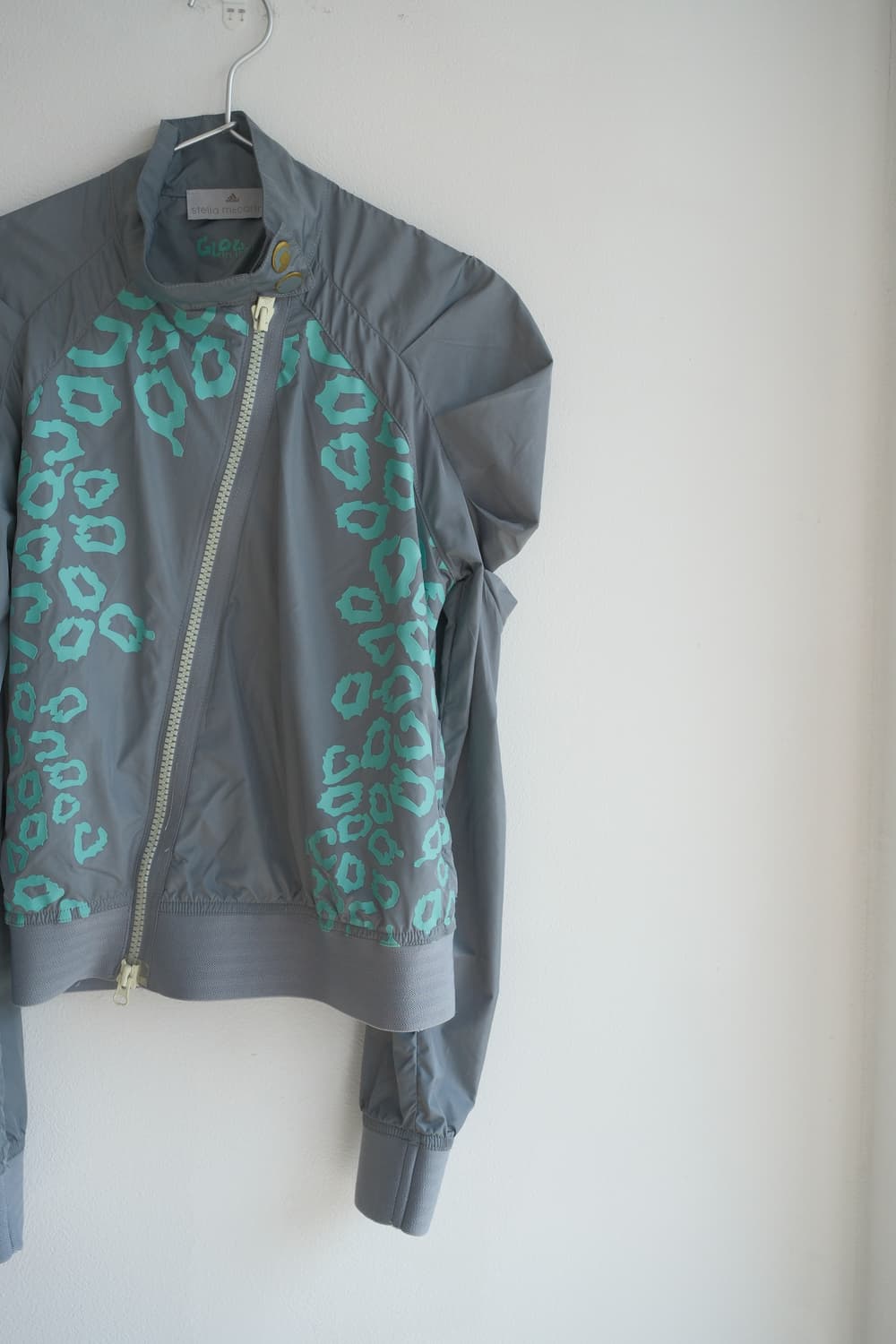 Stella McCartney x adidas Run Glow Jacke 상품이미지8