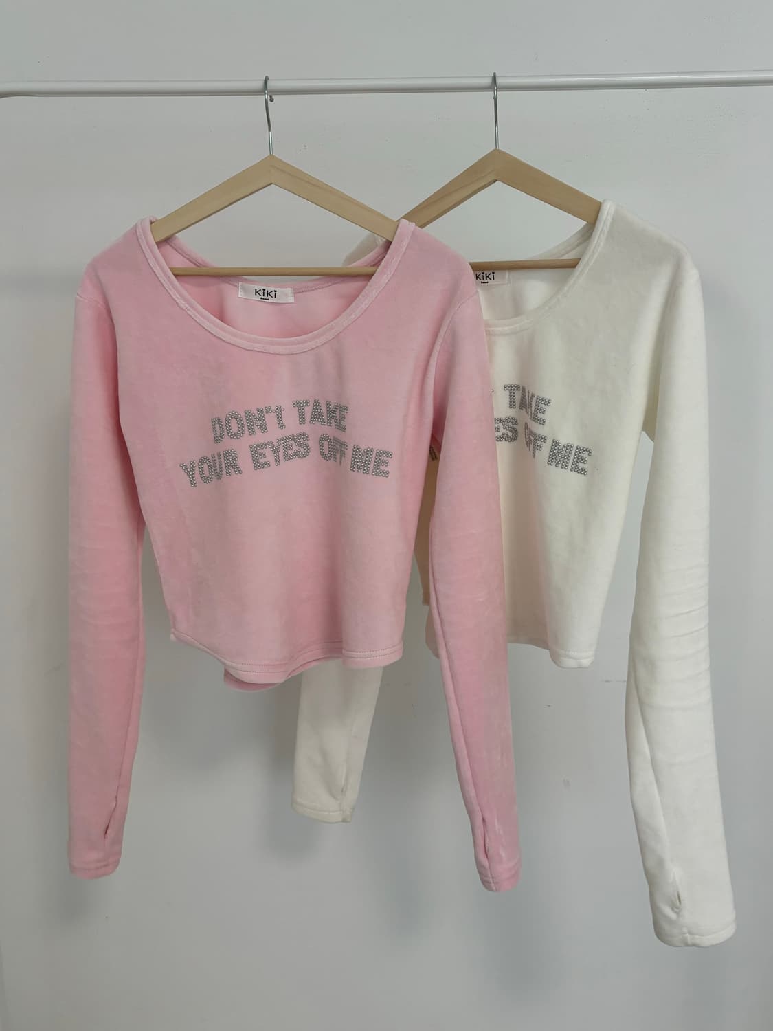 큐빅 레터링 벨벳 워머 긴팔 크롭 티셔츠 상품이미지1