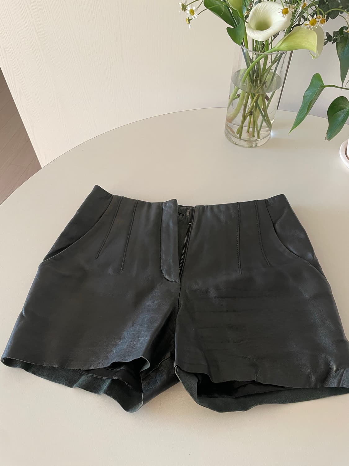 muubaa 무바 레더 양가죽 쇼츠 반바지 uk6 상품이미지1