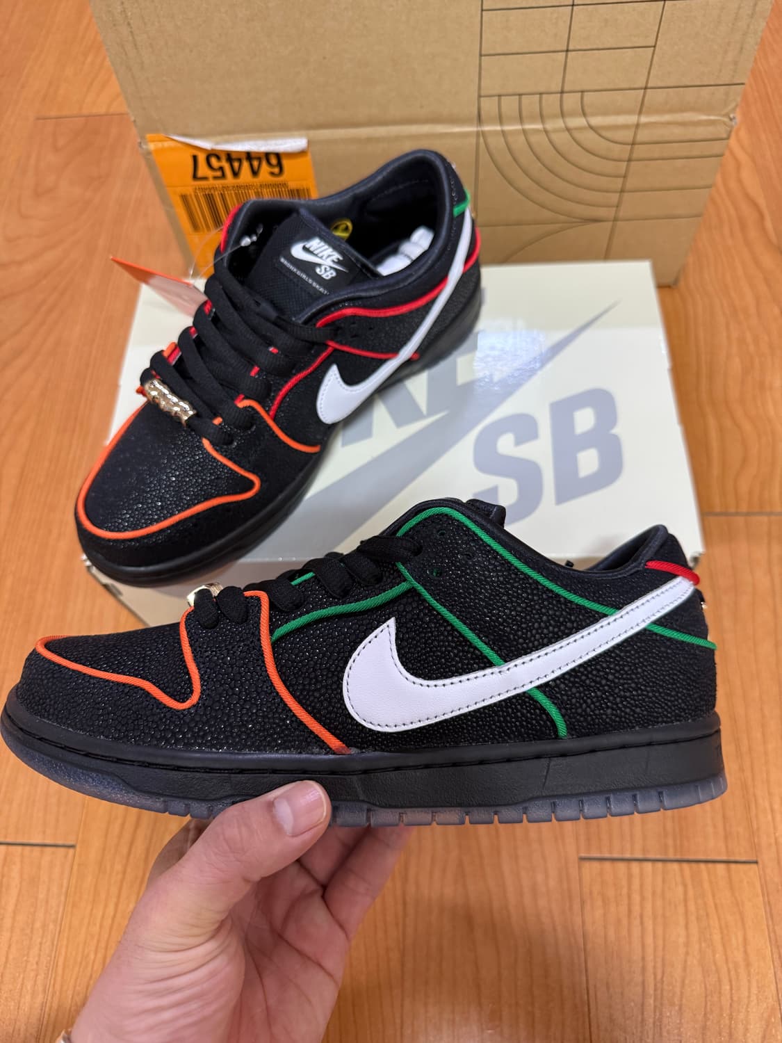 나이키 x 브롱크스 걸스 스케이트 SB 덩크로우 상품이미지1