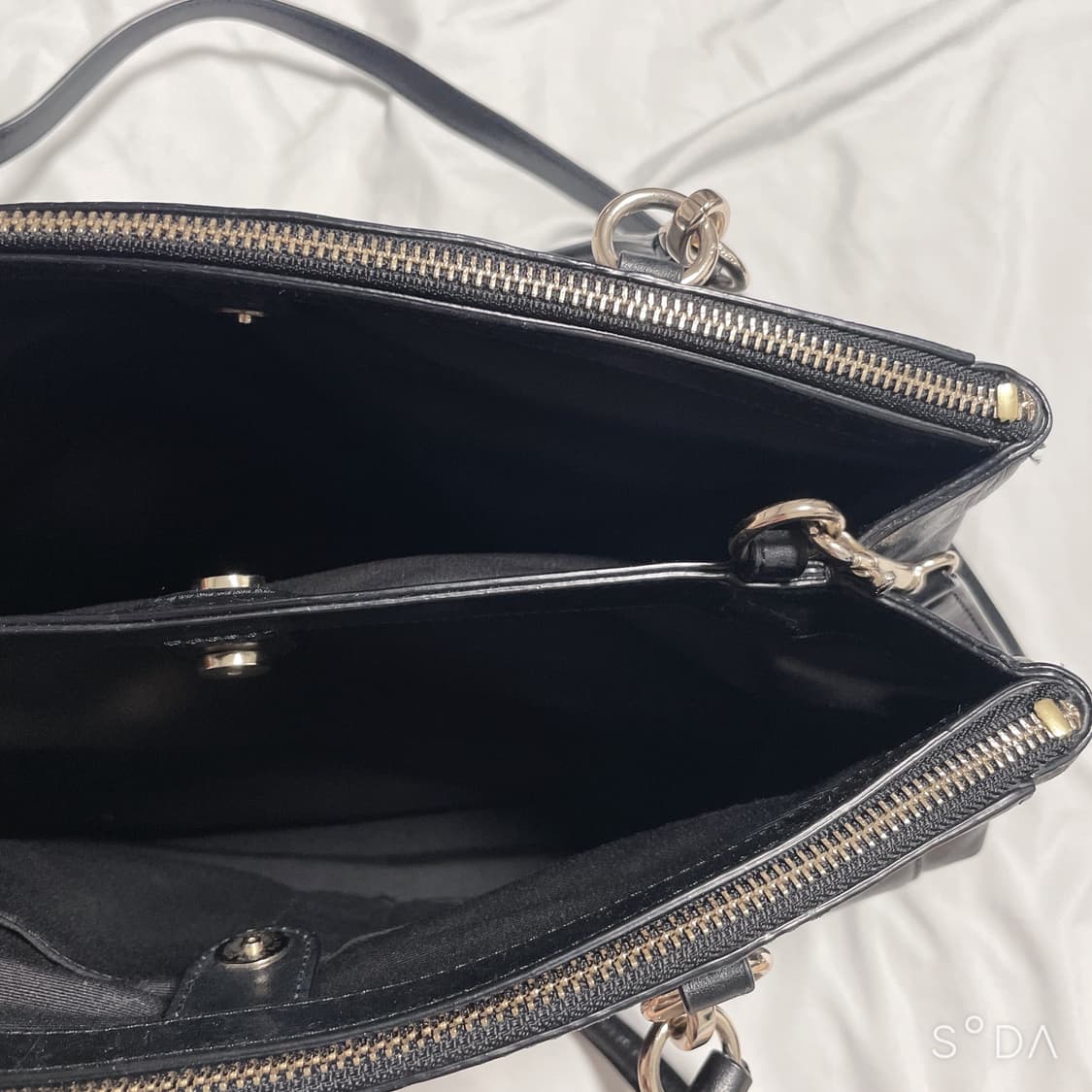 코치 숄더백 블랙 상품이미지9