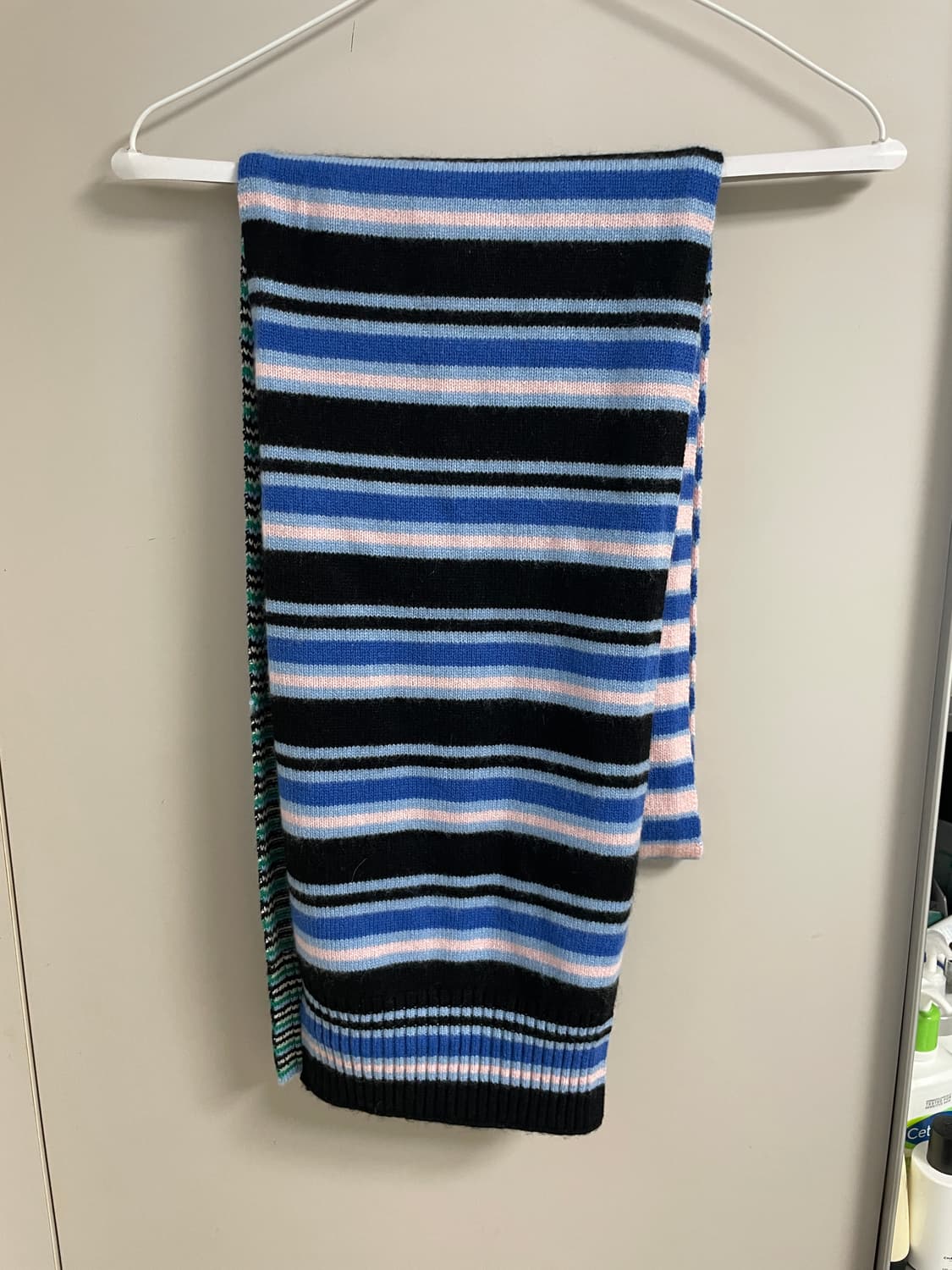 22fw 유니클로x마르니 캐시미어 스트라이프 머플러 상품이미지3