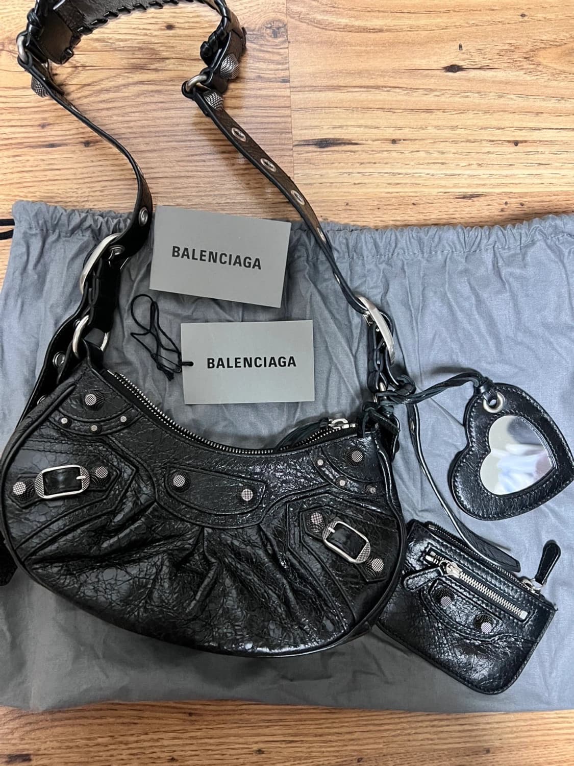 발렌시아가 램스킨 르카골 블랙xs 카드지갑 o 상품이미지1