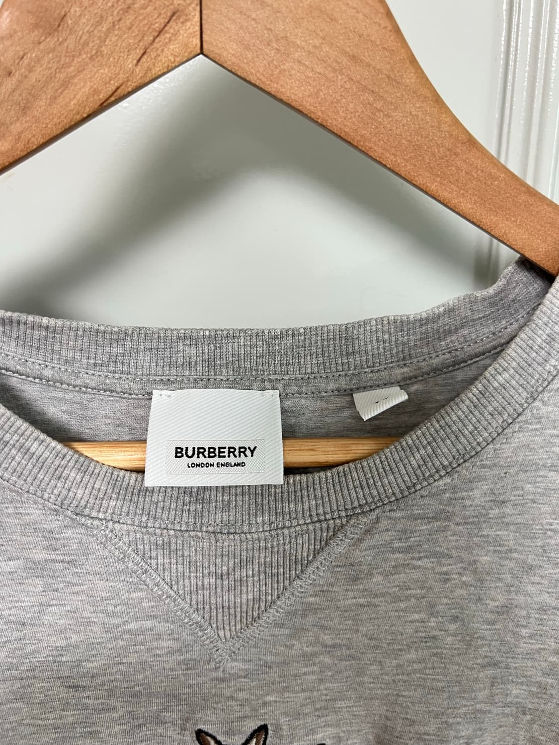 Burberry 버버리 그레이 아이엠 유니콘 자수 반팔티 XL no no 상품이미지3