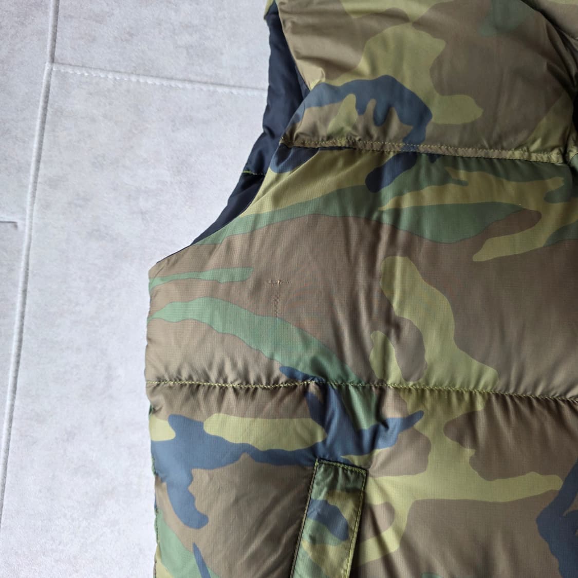 민트급 일본판 노스페이스 센터로고 700 눕시 패딩조끼 카모 XL 상품이미지6
