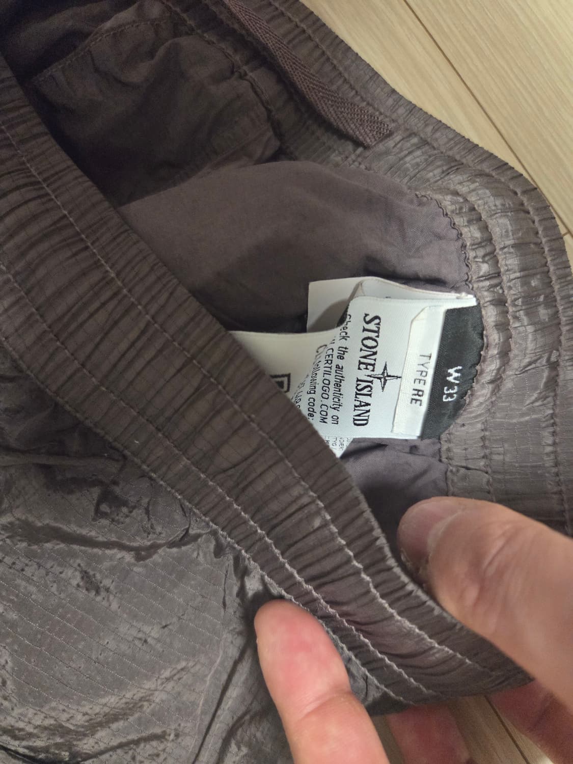 [33] 스톤아일랜드 19ss 나일론 버뮤다 팬츠 팝니다.
  상품이미지2